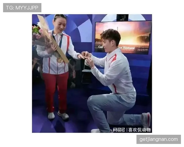 黄雅琼训练间被拍,鞋架上全是限量运动鞋?这得赚多少才敢这么奢侈啊!